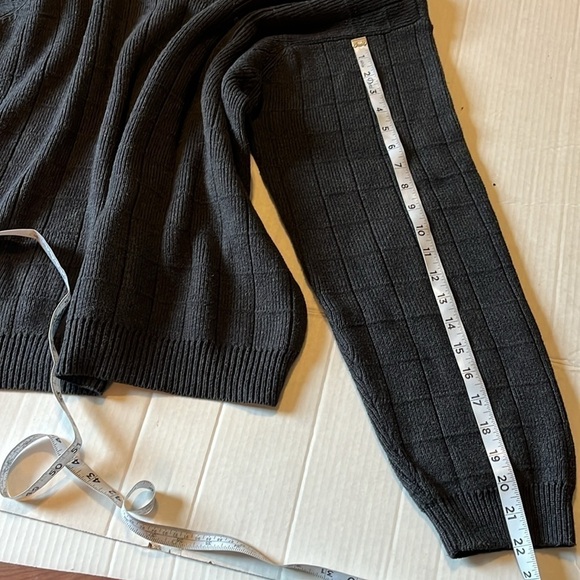 Izod-L-dark gray-100% cotton-crewneck,pull over, rib detail, long sleeve sweater - Picture 11 of 11